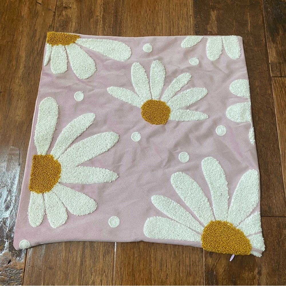 Daisy Applique Decorative Pillow Cover NEW